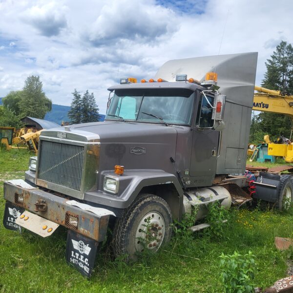 Autocar Semi - Cat Engine