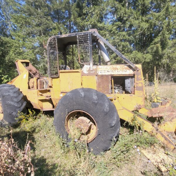 International C8 Line Skidder