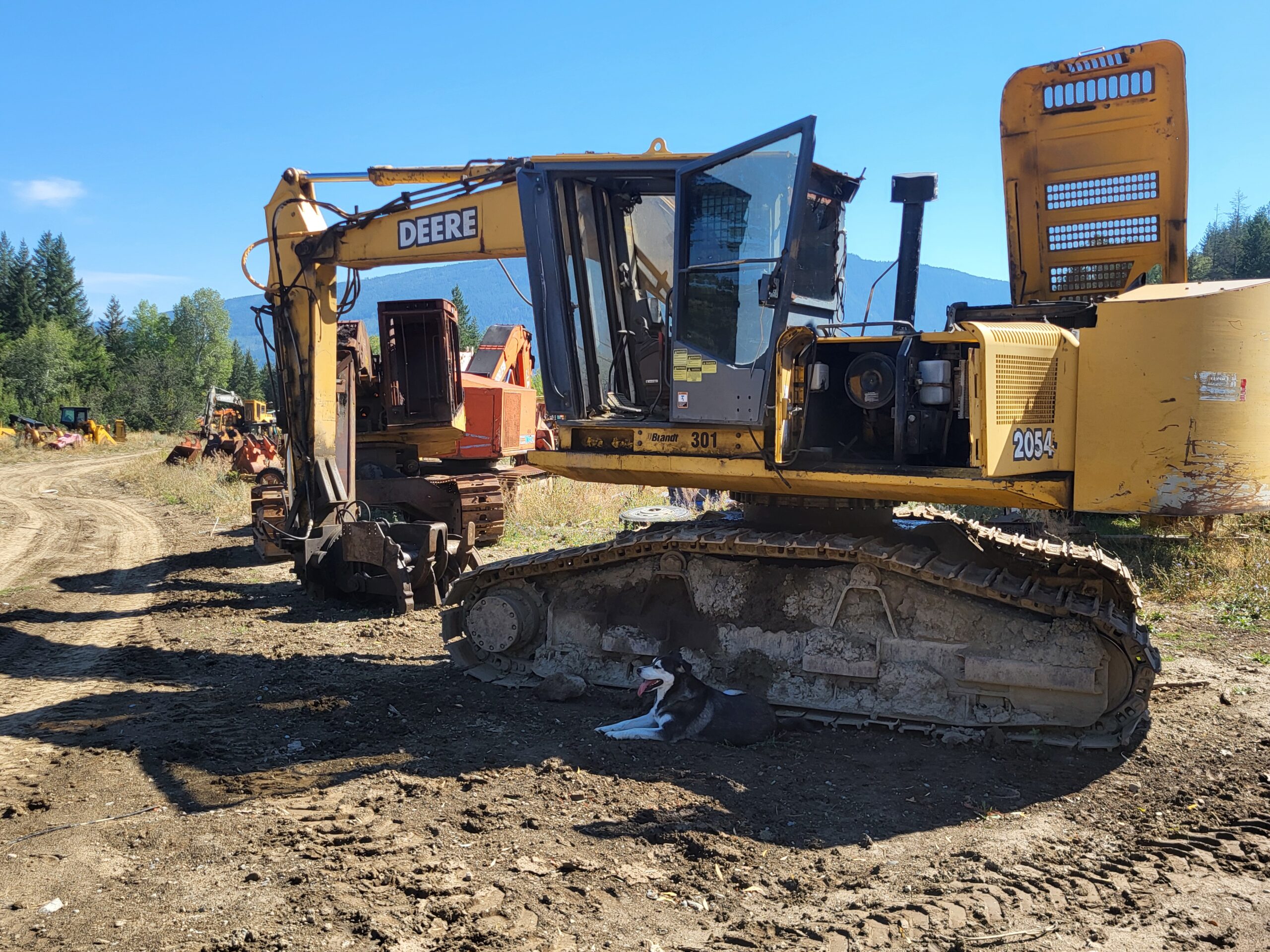 John Deere 2054 Excavator with Clam